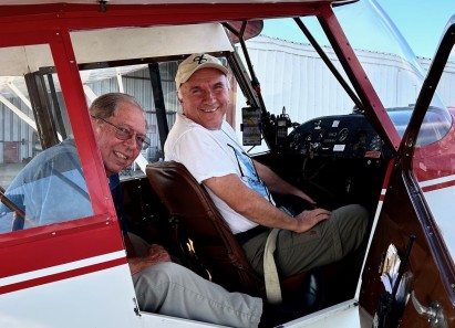John Pipkin und Christoph Barszczewski in der Pause beim Buchschreiben, Herbst 2024