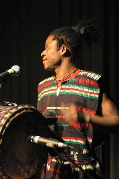 Karim Sanou der Trommler und Sänger aus Burkina Faso