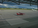 Ein seltener Augenblick: Peters Cessna am Vorfeld des Flughafen Linz