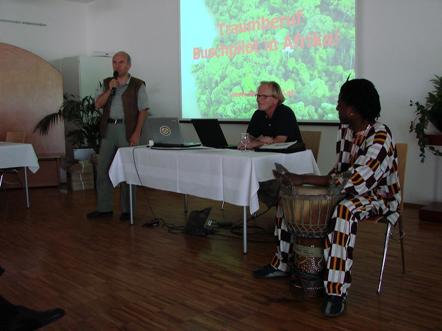 Christoh Peter und Karim, Buschpilot, Afrika, Traumberuf, Event, Buchpräsentation, Flughafen Linz